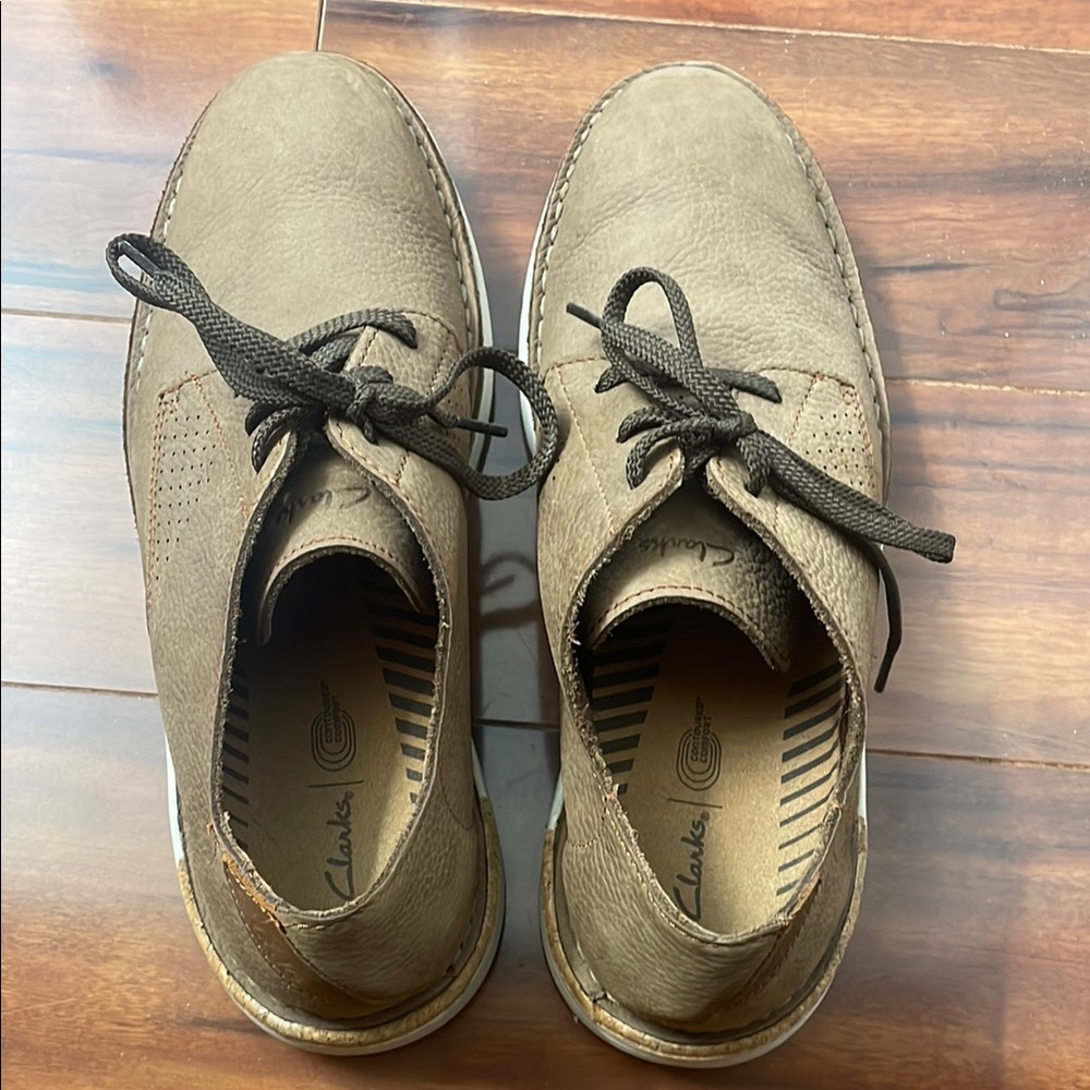 Clarks Brown Oxfords with Lace-Up Style and Rounded Toe - Picture 3 of 6